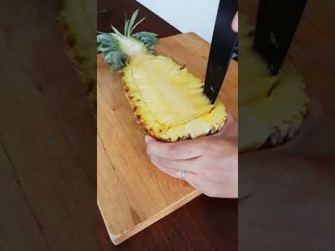 I turn a pineapple into a bowl