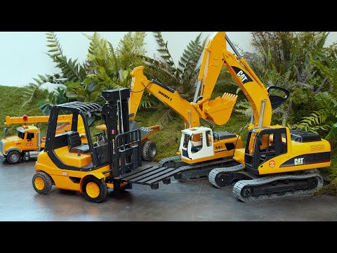 Let's use an excavator to load wood and stones into a forklift truck and move them