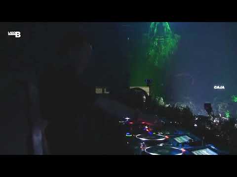 Nick Warren playing 'Emi Galvan - Crabo [The Soundgarden]' at Metropolitano Argentina