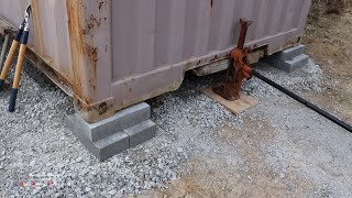 leveling the shipping container