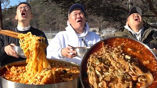 추운 겨울날 야외에서 먹는 얼큰한 열려라 참깨라면 1BOX🍜