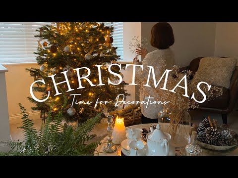 Time for Christmas Decorations | Snowy Woodland Christmas Tree | Magical Festive Christmas Fair