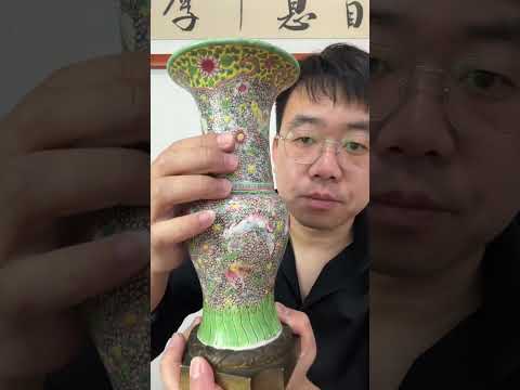 清代雍正乾隆时期粉彩蝶恋花小花觚 鉴赏知识分享#明清瓷器 #让文物抖起来 #跟着抖音看文物 #粉彩 #清代瓷器