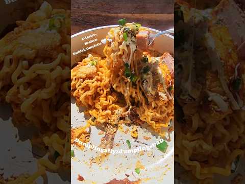 Broken Buldak omelette? Would try this?!! #asmr #foodasmr #asmrfood #buldak #spicynoodles #eggs