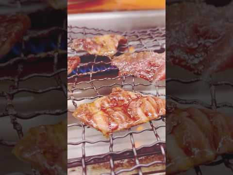 【上野】ガタガタの網で焼く肉 #shorts #焼肉 #上野