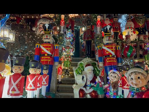 New York: Dyker Heights Christmas Lights Decoration