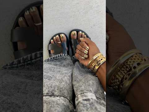 PRESS ON TOE NAILS?! Gold Chrome Toes #nails