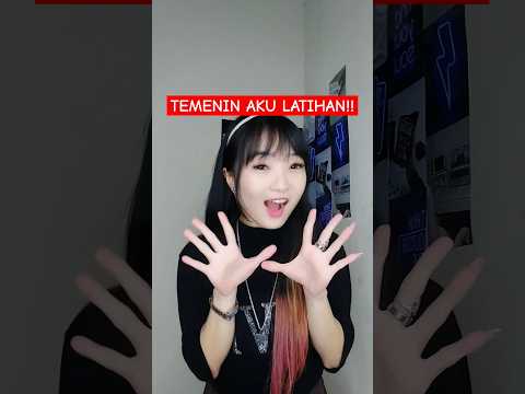 LATIHAN JOGET DENGAN TATAPAN TAJAM PENUH PERCAYA DIRI 【SHELLENHANDSTAR】