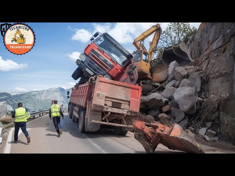 Extremely Dangerous Stupidities & Biggest Truck and Heavy Equipment Accidents.