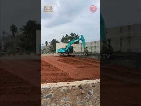 KOBELCO SK200 EXCAVATOR IS BACKFILLING THE GRAVEL