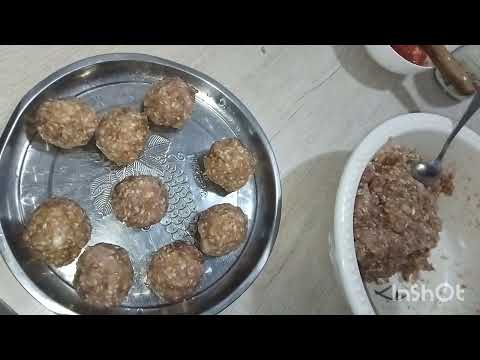 Meatballs decorated with rolls and tomato bags.