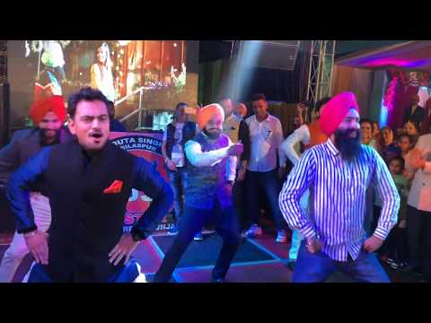 RING CEREMONY BHANGRA || WEDDING BHANGRA||SURPRISE PERFORMANCE || PUTT JATTAN DE ||