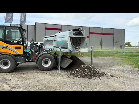 Gremac eZero trommel screener - Screening rock and dirt on site