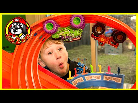 Monster Jam & Hot Wheels Monster Trucks - SUPER LOOPTY LOOP RACE COMPILATION