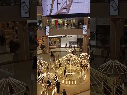 Dubai mall#shorts #yutubeshorts #viral #shortsvideo #dubai #beautiful #views #trending #dubaimall