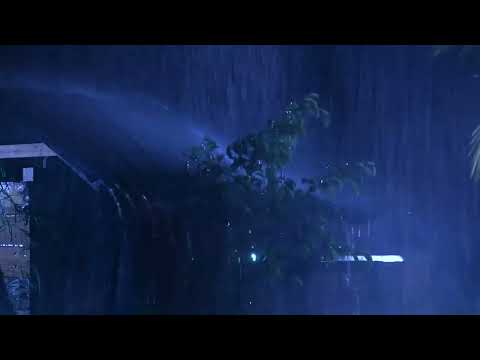 Rain on the Roof - 雨音を聞きながら眠る 大雨と雷で不眠症を解消