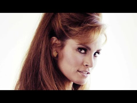 SEXY RAQUEL WELCH PHOTOS: Pantyhose, Stockings, Tights,Heels, Mini Skirt,MiniDress