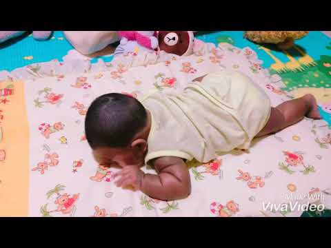 #BabyVideo1// 1st step crawl on herself// she only 3 months old plus