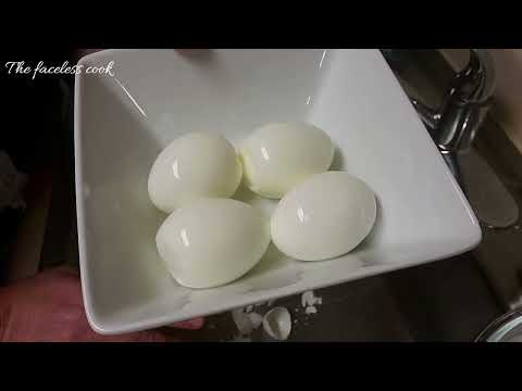 Peeling eggs perfectly!