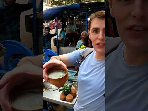 Drinking Fresh Sugarcane Juice in Kolkata, India 🇮🇳