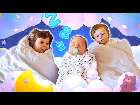 New Blankets for Baby Dorian | The Washing Maching is Broken! Kids Pretend to Play Parents