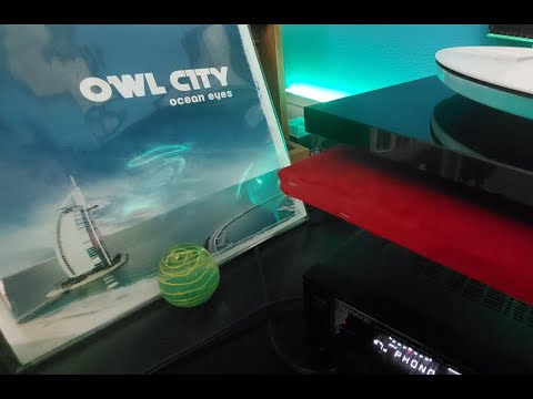 Unboxing: Ocean Eyes (Owl City Record)