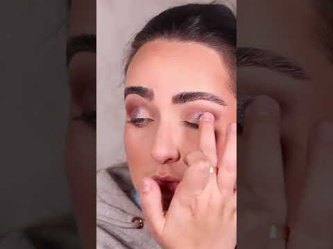 Easy Holiday Glam Eyeshadow Tutorial! #indiemakeup #nomadcosmetics #raviebeauty