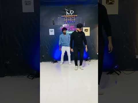 Wedding me kosi bhi gaane pe dance sikhne ke liye ye step sikh lo#easydancestep #weddingdancesteps