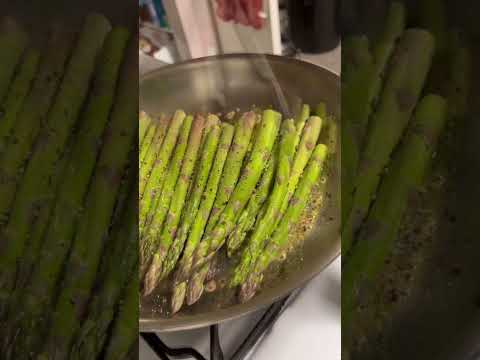 Sautéed asparagus with lemon butter sauce