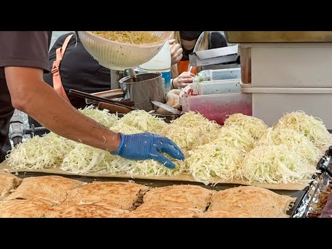 japanese street food - hiroshima style okonomiyaki お好み焼き