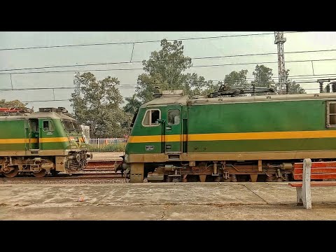 Both Wag9 Crossing In Opposite Direction At High Speed | Most Wag9 Iconic Cross#uniquetrainengines