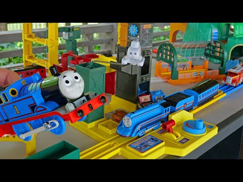 Thomas the Tank Engine & Cranky☆HaroldI'll carry your luggage