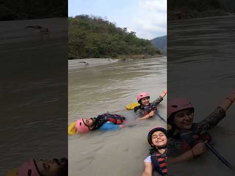 Aaj to Bach gye yeh dono 😱😱#raftingrishikesh #rishikeshrafting #riverraftting #river #rafting