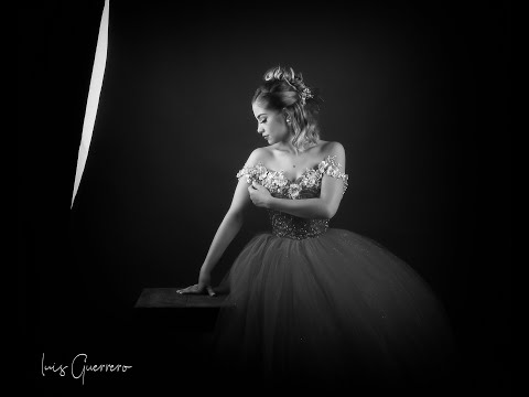 Hermosa quinceañera  disfrutando de su sesión en el estudio - Studio7s con Fotógrafo - Luis guerrero