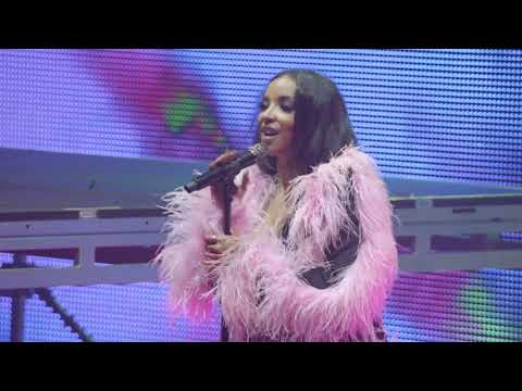 Tinashe - Life's Too Short / Story of Us / Feelings (Live from Moment House)