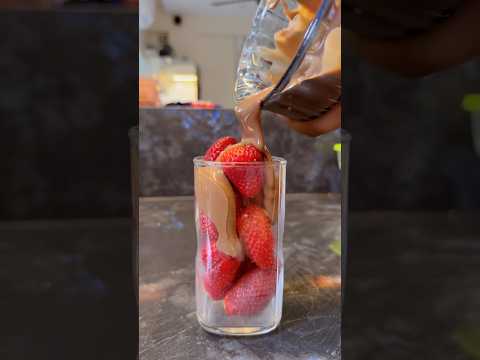 London's Viral Chocolate Strawberries At Home #shorts #viral #chocolate #strawberry