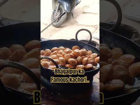 kachori 😳 famous kachori dukan 🔥#kachori #kachorilover #shorts #fastfood #food #foodvlog