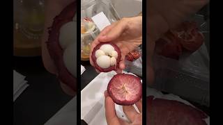 How to eat mangosteen ✌️ways 打開山竹的兩種方法#mangosteen #fruitcutting  #thekingoffruit