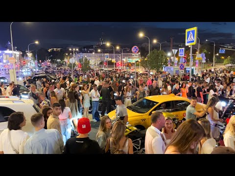 🔥MASS singing and dancing on the streets of MOSCOW, Russia on Saturday Night