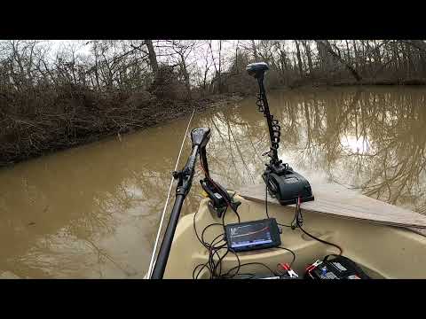 Catching crappies Using Livescope fishing on lake Conway!