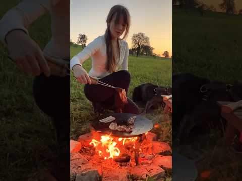 BLT cooked on OPEN FIRE | relaxing by the CAMPFIRE in my SOLO CAMP #overlanding #outdoorcooking