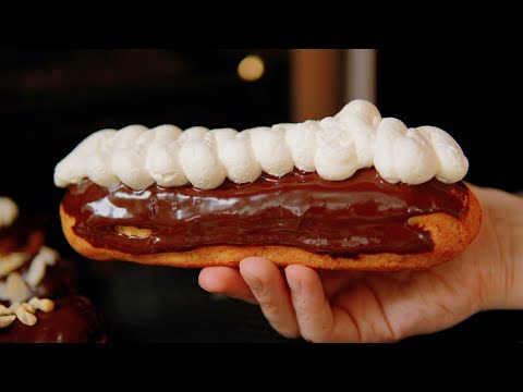 做了超大版的巧克力「閃電泡芙」，兩種口味的餡料任你選擇！| Chocolate Eclair Recipe | 元气八眉菌