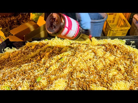 japanese street food - yakisoba 焼きそば