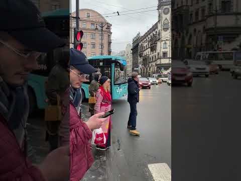 Russian 🇷🇺,Walking in St.Petersburg on a rainy day | (PLEASE HELP ME TO REACH 1000 SUBSCRIBERS 🙏 )