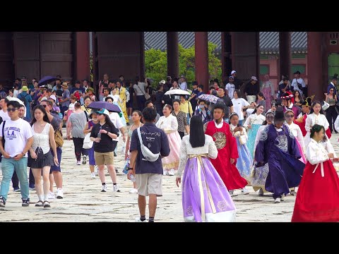 GYEONGBOKGUNG PALACE is Crowded with Huge Crowds, Korean Holiday 'Chuseok' Palace Walk, Seoul.