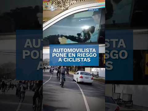 ¡Terror sobre ruedas! Automovilista pone en peligro a cientos de ciclistas #shorts