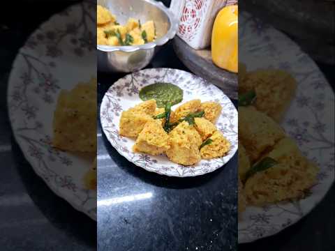 Dhokala in 10 minutes #dhokala #quickrecipe #gujaratirecipe #shortsviral #food #foodlover #foodie