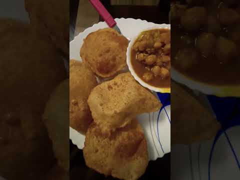 Bengali’s special #wondermunna #homemade #food #luchi @WonderMunna #aloodum #bengalibreakfast #yt