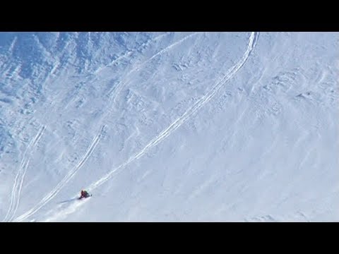 Norman an Inuit from Qausuittuq does a "loop" with the snowmobile - Nanoq 2007 expedition