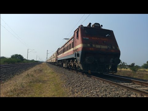 20925-Amravati Sf Exp With Wap-4 Full Speed Honking Like Gatimaan Exp